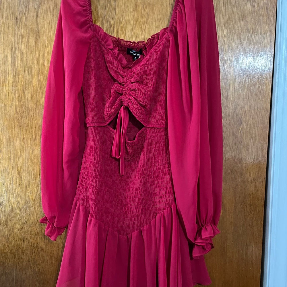 Two new women’s dresses
$25 FOR BOTH